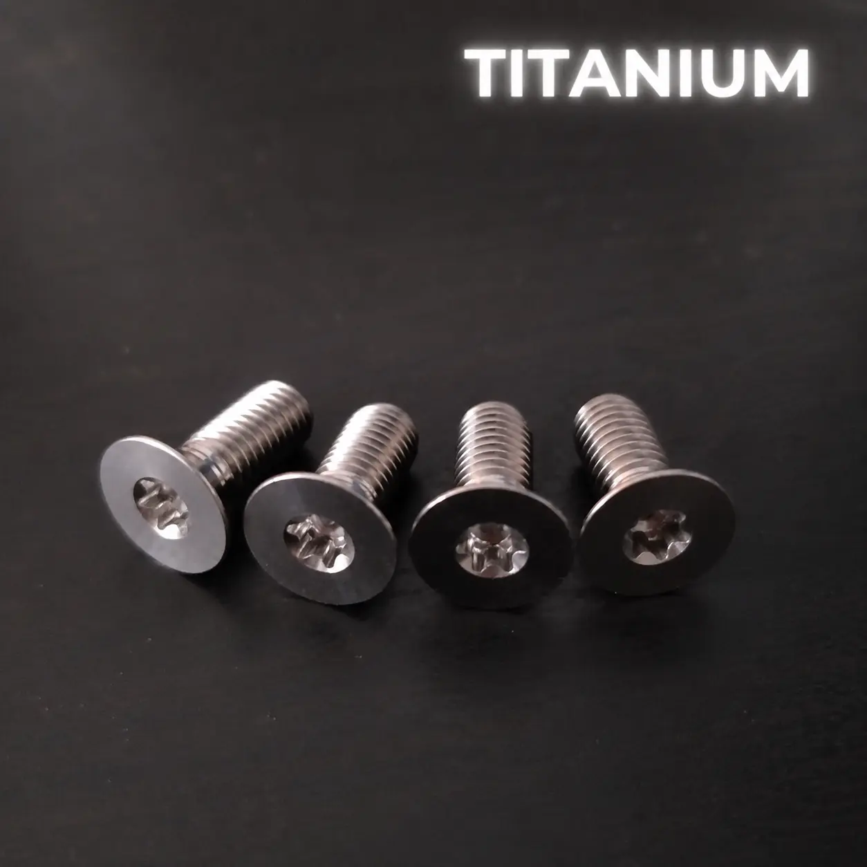 4 vis M8X20 - TITANE GR5 - T40